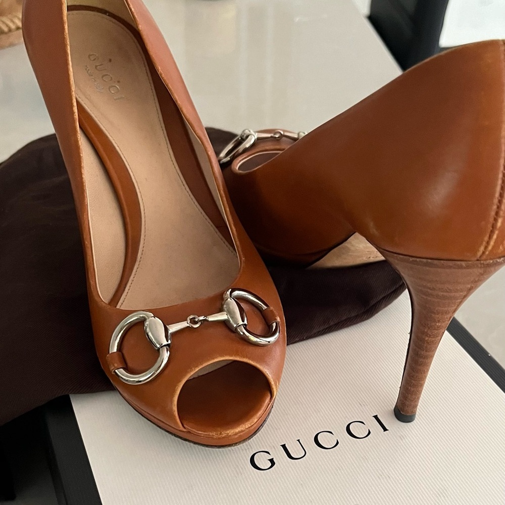 Gucci shoes with dust bag and box
